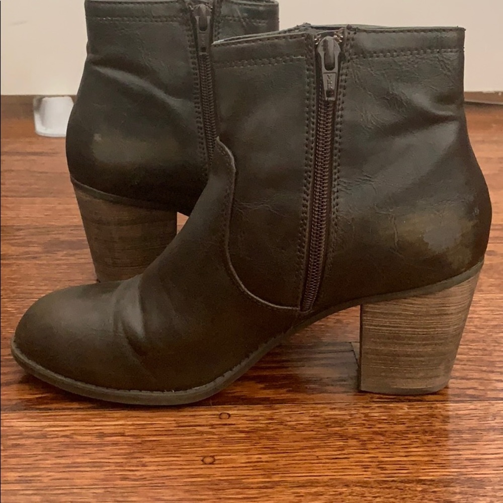 Boots - Picture 2 of 3
